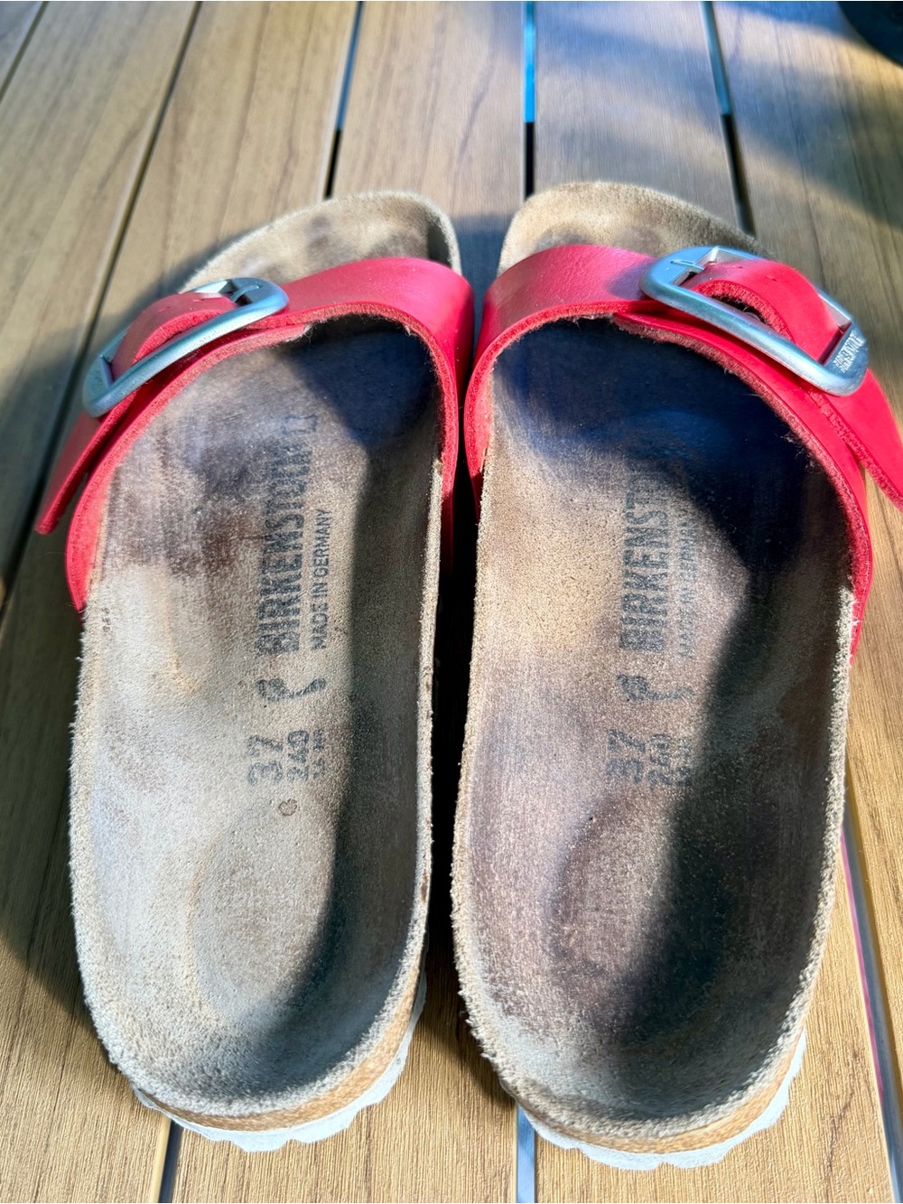 Birkenstock Madrid RARE in Red with silver big Buckle Sandals - Picture 3 of 4